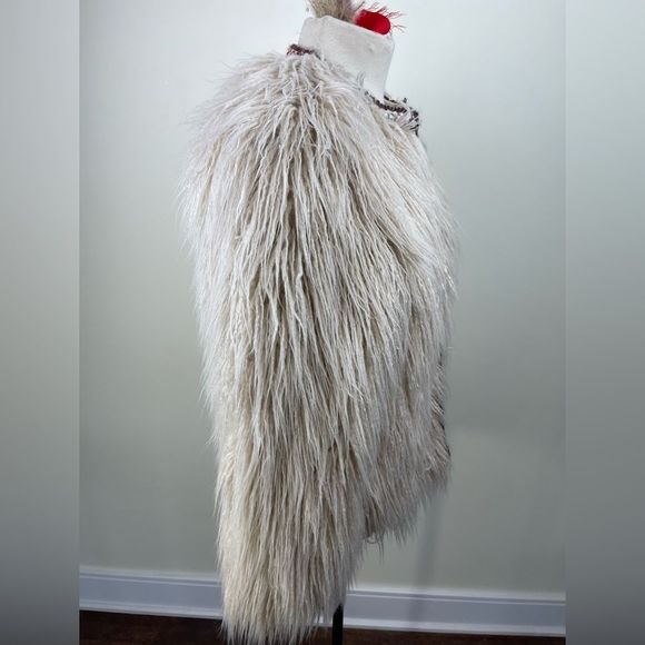 LIGHT fluffy ZARA BASICS woman’s jacket || Size Small || Zara light coat fall - Picture 4 of 13